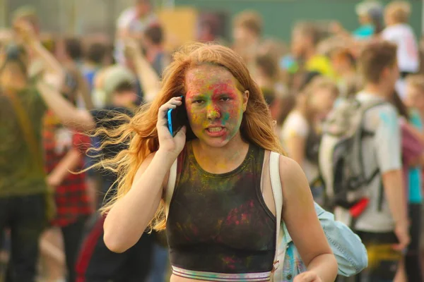 Les Résidents Ville Amusent Détendre Avec Leurs Familles Holi Paint — Photo