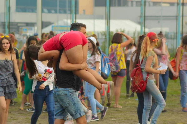 Moradores Cidade Divertem Relaxando Com Suas Famílias Holi Paint Festival — Fotografia de Stock