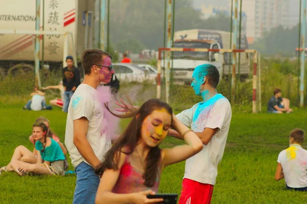 Residents City Have Fun Relaxing Families Holi Paint Festival Blurred — Stock Photo, Image