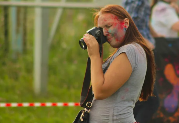 Moradores Cidade Divertem Relaxando Com Suas Famílias Holi Paint Festival — Fotografia de Stock