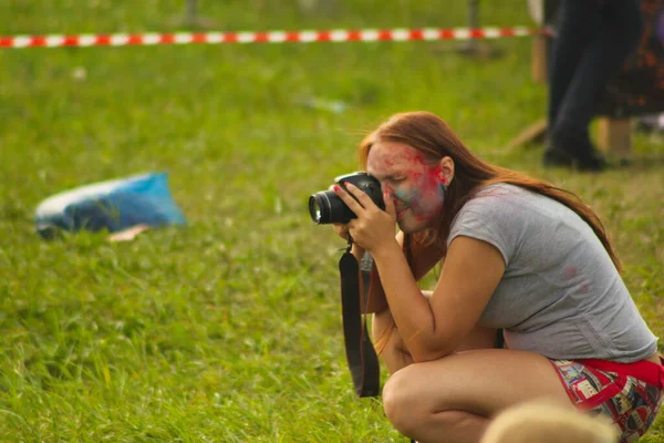 Moradores Cidade Divertem Relaxando Com Suas Famílias Holi Paint Festival — Fotografia de Stock