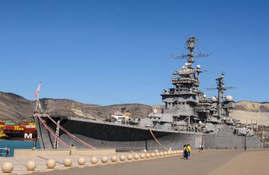 Güneşli bir günde, kahraman şehir Novorossiysk 'in unutulmaz tarihi yerlerini gezmek.