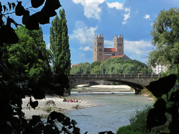 Munique - desfrutando de verão no rio — Fotografia de Stock