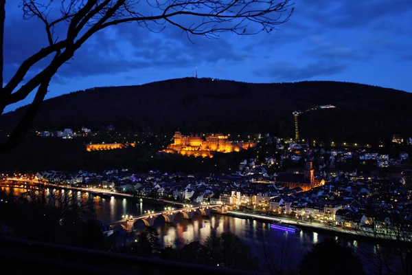 Heidelberský zámek a starý most — Stock fotografie