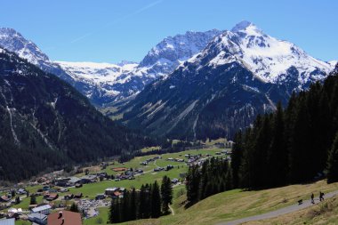 Güzellik bahar Alpleri'nde