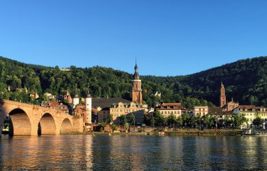 Heidelberg Castle ve akşam Köprüsü 