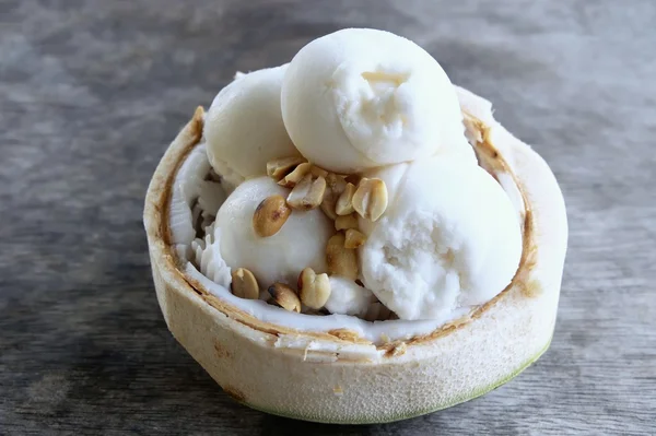 ココナッツ アイス クリームのクローズ アップ ロイヤリティフリーのストック写真