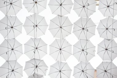 Şemsiye gökyüzüne karşı 