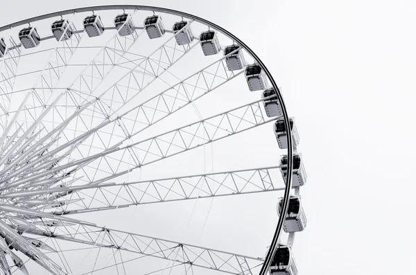 Ruota panoramica contro il cielo Fotografia Stock