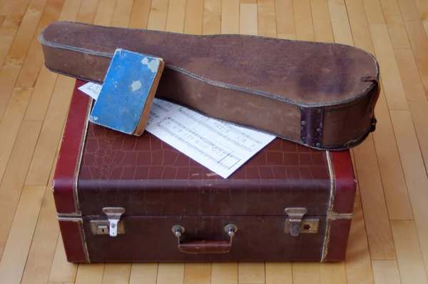 Antico Libro Blu Con Vecchia Custodia Violino Spartito Valigia Vintage — Foto Stock