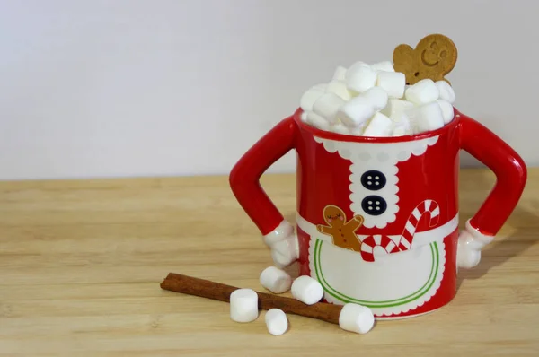 Caneca Engraçada Café Sra Santa Clause Com Chocolate Quente Marshmallows — Fotografia de Stock