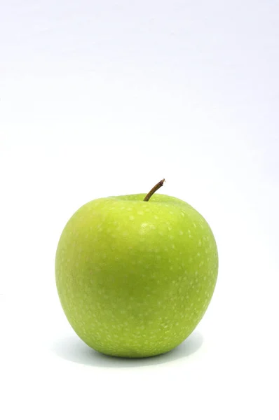 Single Green Granny Smith Apple White Background Copy Space — Stock Photo, Image
