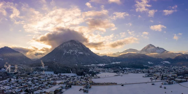 Soleil Lever Soleil Derrière Montagne Tauern Dans Neige Reutte Breitenwang — Photo