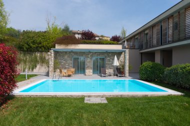 Doğa taş duvarlar ve turquois Yüzme havuzlu Residence