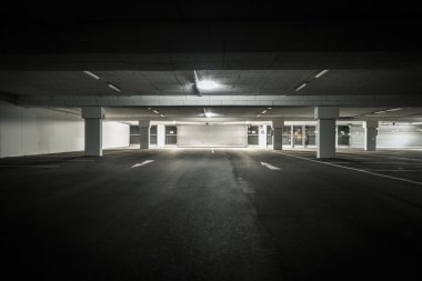 yeraltı otopark manzaralı Seksiyonel Kapı