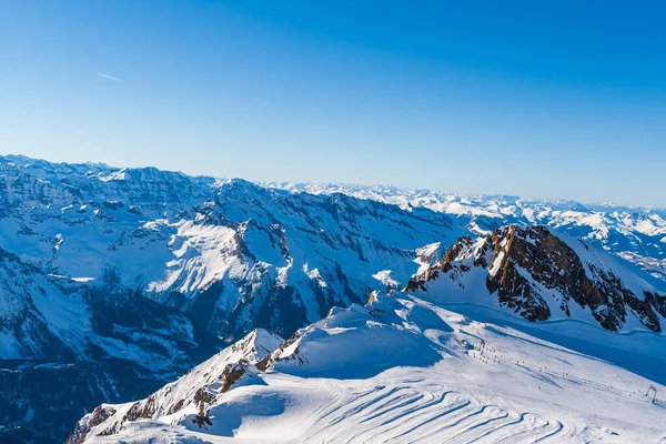 オーストリアのKitzsteinhorn Kaprunからの雪に覆われた山々の眺め — ストック写真
