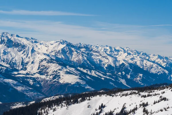 Snöiga Bergstoppar Zell See Österrike Bakgrunden Finns Blå Himmel Med — Stockfoto