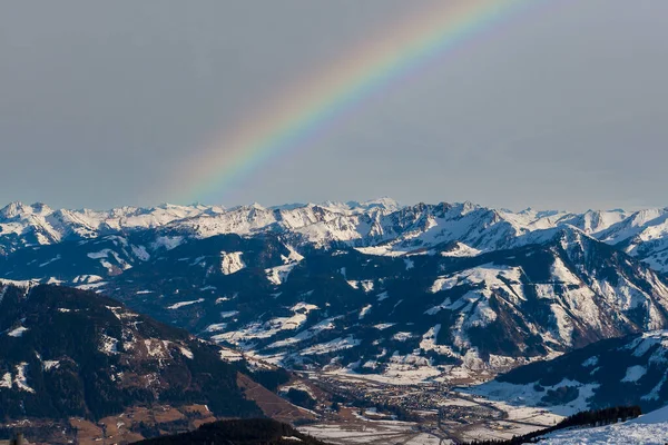 Snöiga Bergstoppar Zell See Österrike Kan Zell See Och Himlen — Stockfoto