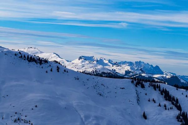 Snöiga Bergstoppar Zell See Österrike Bakgrunden Finns Blå Himmel Med — Stockfoto