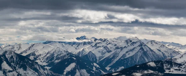 Picos Nevados Zona Zell See Austria Fondo Hay Cielo Azul — Foto de Stock