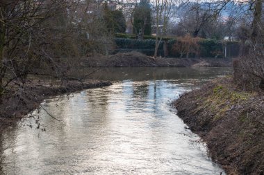 Svitava nehri Avrupa 'da Çek Cumhuriyeti' nin savunma bölgesindeki Brno şehrinde bulunur. Nehir yatağı ve kör omuz.