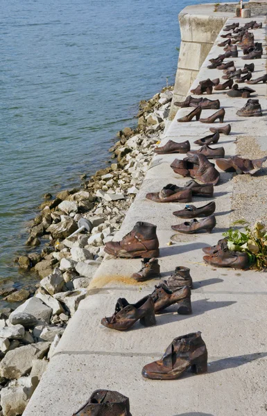 Sapatos no Danúbio em Budapeste, Hungria — Fotografia de Stock