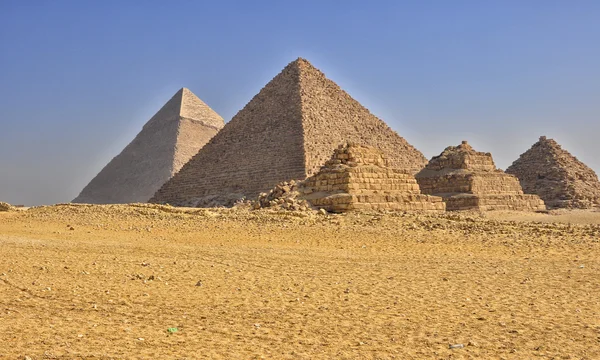 Piramidi egiziane a Giza . — Foto Stock