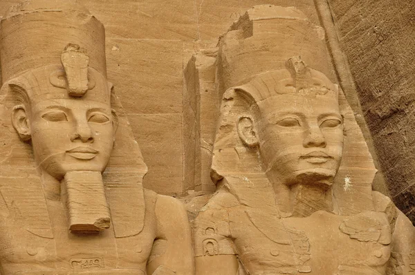 Prohlédni si na slavný Abú Simbelu v Egyptě — Stock fotografie