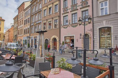 POLAND, VARDI-EYLÜL 17. 2019 Polonya şehri, sokakları, insanları ve meydanlarıyla