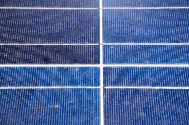 Fotovoltaik veya solarcell panelleri sistemi, küresel ısınmayı azaltmak için yeşil ve sürdürülebilir enerji kullanımı kavramı.