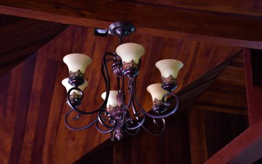 Klasik tavan elektrikli vantilatörü.