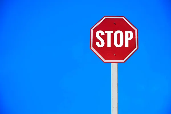 Verkeersbord Geïsoleerd Stopbord Paal Met Knippaden — Stockfoto