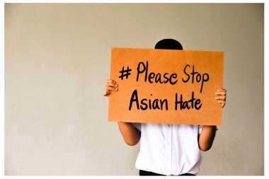 Asyalı çocuğun elinde hashtag 'i var 
