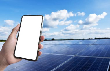 Mockup Mobile cep telefonu bulanık güneş çatısı arkaplanı ile el ele tutarak, evde, işte, uygulamada ve günlük hayatta akıllı aygıtlar kullanmak için kavram.