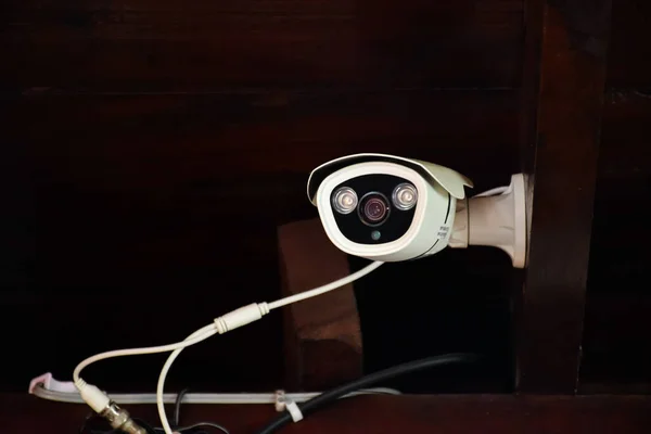 Câmera Cctv Interna Instalando Teto Dentro Casa Asiática Segurança Conceito — Fotografia de Stock