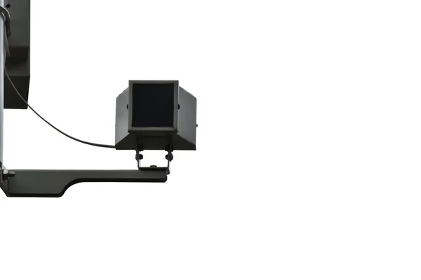 クリッピングパスを有する金属極に設置された絶縁型Ip Cctvカメラ — ストック写真