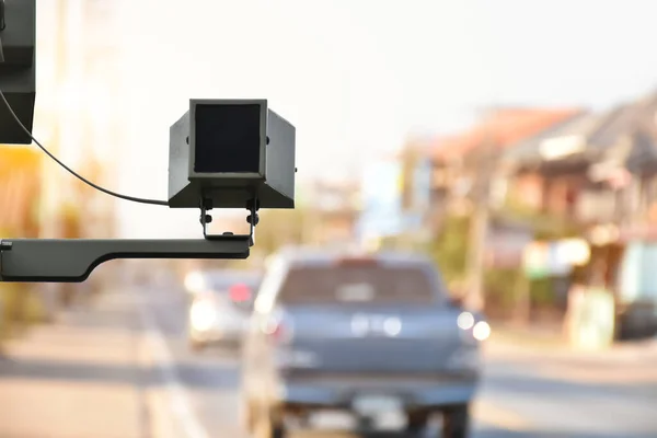 Kamera Cctv Zainstalowana Obok Drogi Monitorowania Ruchu Problemów Transportowych Miękkie — Zdjęcie stockowe