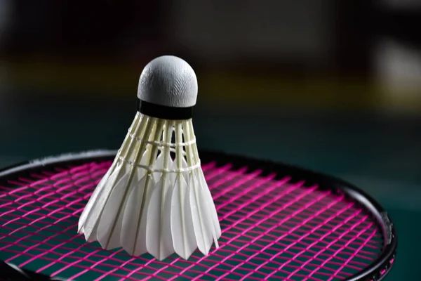 Dichtbij Zicht Badminton Racket Witte Badminton Shuttlecock Badminton Court Zachte — Stockfoto