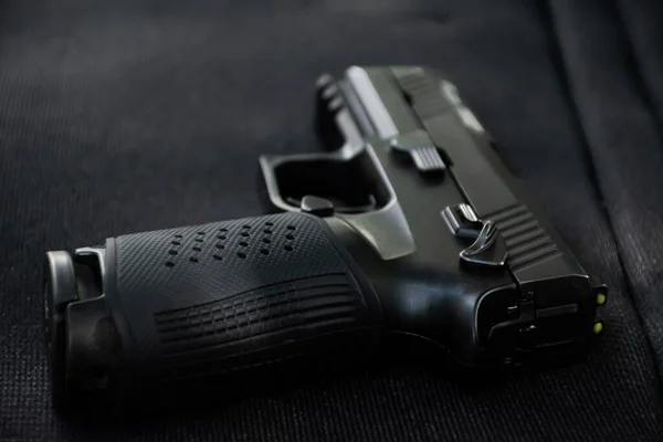Detailní Pohled 9Mm Černou Pistoli Černé Kůži — Stock fotografie