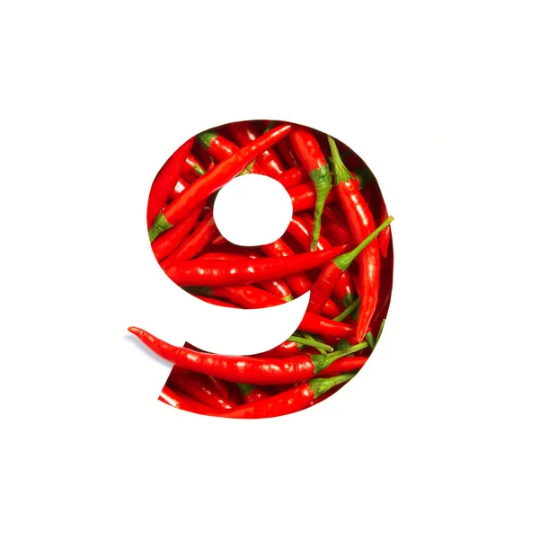 Νούμερο 9 από κόκκινη πιπεριά τσίλι και χαρτί κομμένο σε σχήμα ένατου αριθμού που απομονώνεται στο λευκό. Γραμματοσειρά πικάντικων λαχανικών — Φωτογραφία Αρχείου