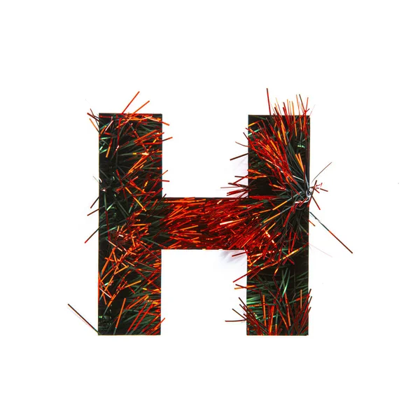 Lettera H dell'alfabeto inglese di fili di lame rossi e carta tagliata isolata su bianco. Caratteristica festiva per il design della celebrazione di Natale — Foto Stock