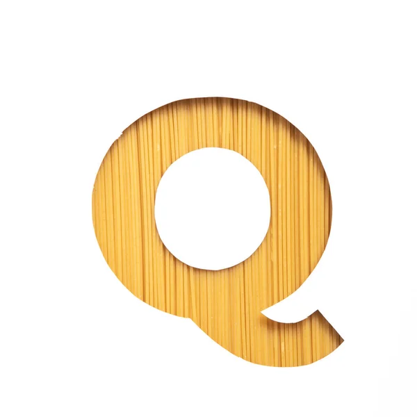Alfabet spaghetti. List Q wykonany z makaronu i białego papieru ciętego. Typeface do projektowania sklepów spożywczych. Włoska żywność — Zdjęcie stockowe