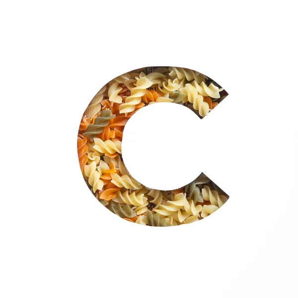 Alfabet makaronowy. Litera C wykonana z Fusilli i białego papieru ciętego. Włoskie jedzenie. Typ do projektowania sklepów spożywczych — Zdjęcie stockowe