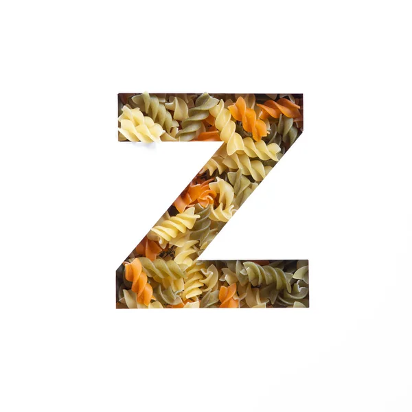 Italienisches Essen. Buchstabe Z des englischen Alphabets aus Fusilli-Nudeln und weißem Schnittpapier. Schrift für die Gestaltung von Warenhäusern — Stockfoto