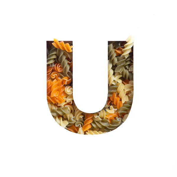 Włoskie jedzenie. Litera U alfabetu angielskiego wykonana z makaronu fusilli i białego papieru ciętego. Typ dla produktów projektowanie sklepu — Zdjęcie stockowe