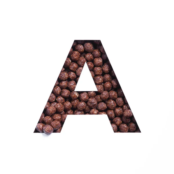 Buchstabe A des Alphabets von Schokolade Getreidekugeln, weiß geschnittenes Papier. Schrift für gesundes Verpackungsdesign für das Frühstück — Stockfoto