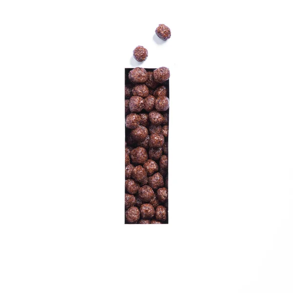 Letra I del alfabeto inglés de bolas de cereales de chocolate nutricional, papel blanco cortado. Tipografía para tienda de productos ecológicos — Foto de Stock