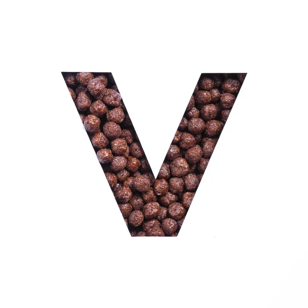 Letra V del alfabeto hecho de bolas de cereales de chocolate bio y papel cortado aislado en blanco. Tipo de letra para una tienda de alimentos saludables — Foto de Stock