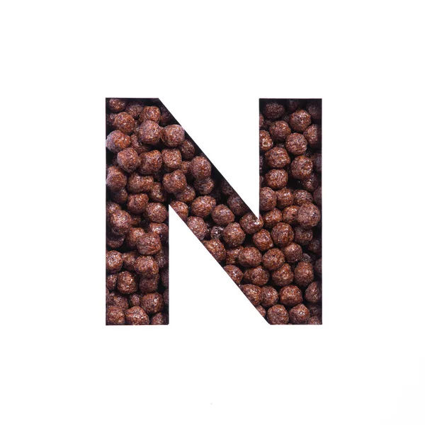 Buchstabe N des englischen Alphabets für nahrhafte Schokoladenbällchen, weißes geschnittenes Papier. Schrift für Bioladen — Stockfoto