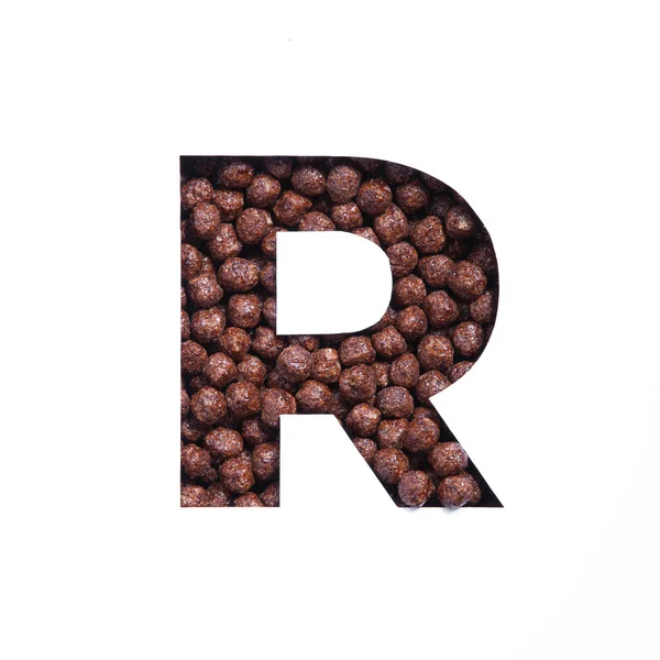 Lettre R de l'alphabet des boules de céréales au chocolat nutritionnelles, papier de coupe blanc. Typeface pour un emballage de petit déjeuner sain — Photo